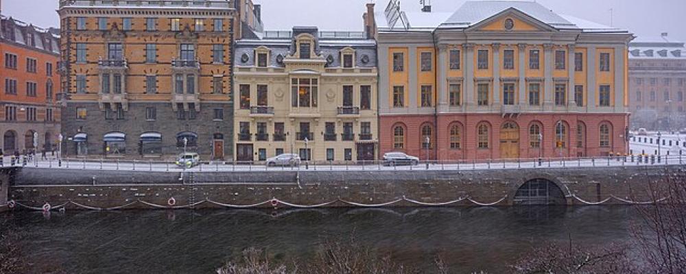 Regeringsbyggnader vid Strömsgatan i Stockholm Foto: ArildV/Wikimedia Commons/https://commons.wikimedia.org/wiki/File:Str%C3%B6mgatan_January_2026_01.jpg