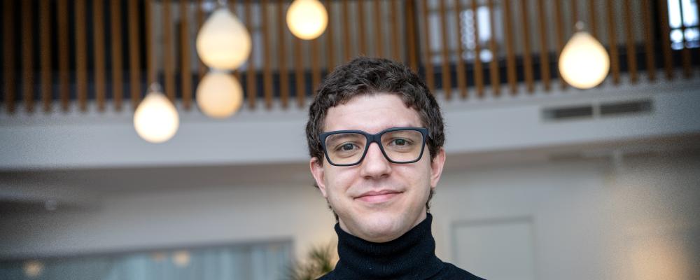 "I ett digitalt samhälle där data är en av våra mest värdefulla tillgångar är ransomware ett mycket farligt hot", säger Emanuele Miotto, doktorand vid Örebro universitet och en av forskarna bakom studien. Foto: Jesper Eriksson