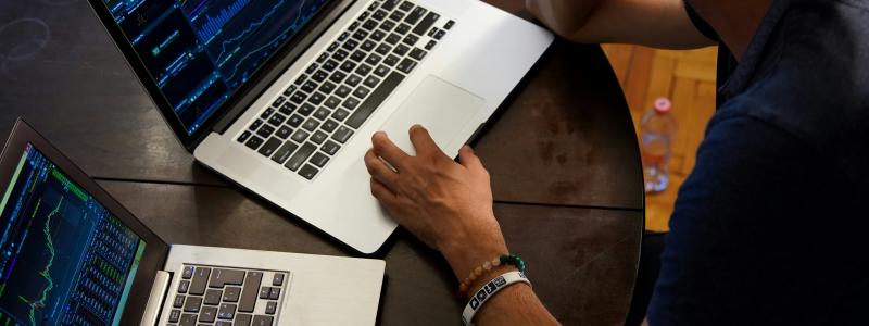 Lösningen kan koppla samman interaktioner mellan olika agenter för att upptäcka risker i mer komplexa arbetsflöden. Genrebild: Adam Nowakowski/Unsplash