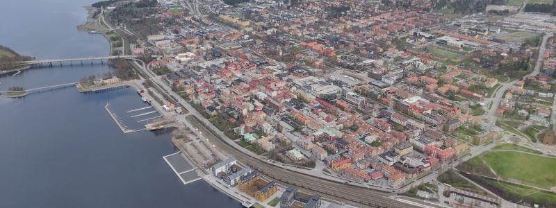 Östersund, fotograferat från helikopter. Vy mot norr. Foto: Hult/Wikimedia Commons/https://commons.wikimedia.org/wiki/File:%C3%96stersund_2.jpg