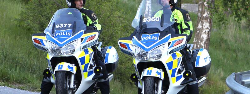 Svensk polis på motorcyklar. Foto: Bengt Nyman/Wikimedia Commons/https://commons.wikimedia.org/wiki/File:Swedish_police_on_motorcycles.jpg