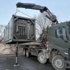 Försvarsmakten har transporterat en container med steriliseringsutrustning till Visby lasarett. Foto: Lupco Mitrevski