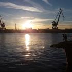 Strategiska flöden är funktioner som håller samhället igång i kris och krig, som vatten, livsmedel, hamnar och infrastruktur. I Västra Götaland är fokus att säkra dessa flöden. Foto: Västgöten/Wikimedia Commons/https://commons.wikimedia.org/wiki/File:G%C3%B6teborgs_hamn_01.jpg