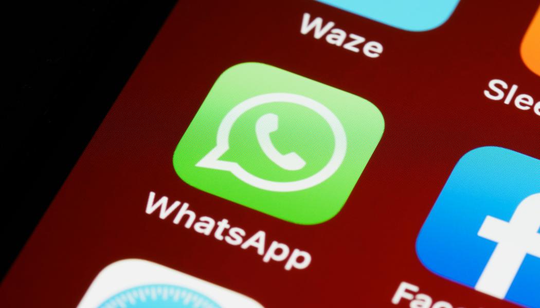 Ett exempel är attacker mot WhatsApp via en bildsårbarhet (CVE-2025-43300) och JavaScript, vilket gjort det möjligt för aktörer som Intellexa att sprida spionprogram. Foto: brett-jordan/ unsplash