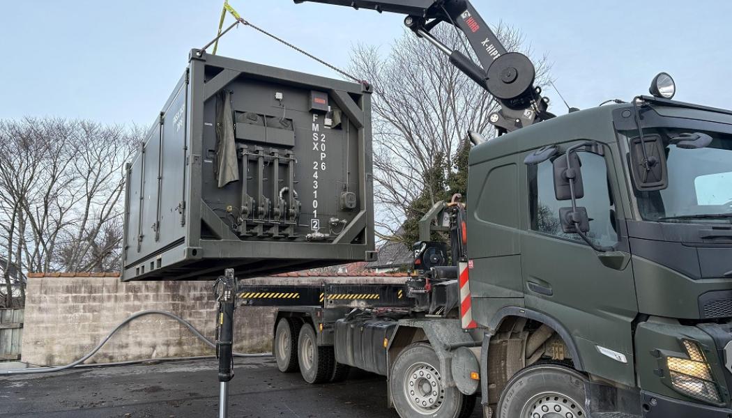 Försvarsmakten har transporterat en container med steriliseringsutrustning till Visby lasarett. Foto: Lupco Mitrevski