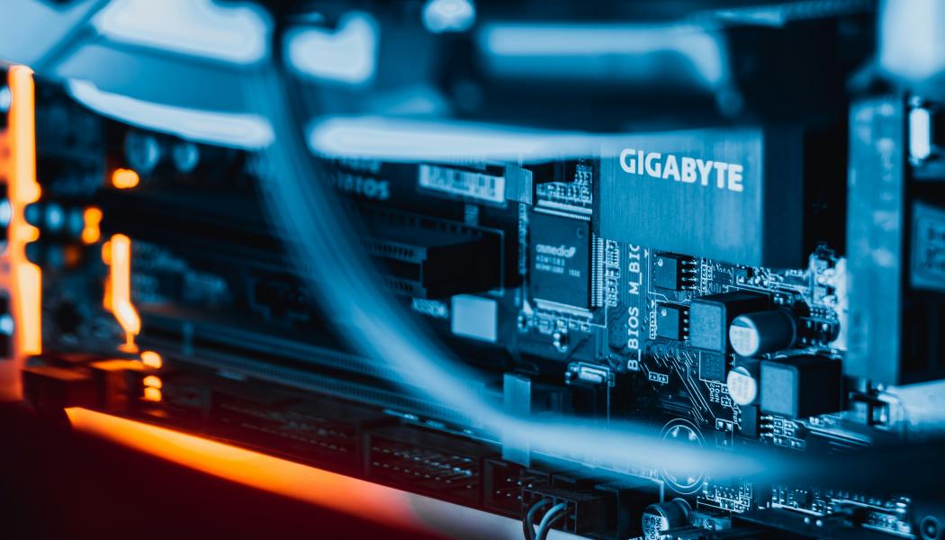 Uppdraget omfattar hantering av krypteringssystem, utvecklingsmiljö samt tillhörande utrustning. Foto: Florian Krumm/Unsplash