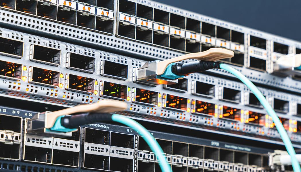 Servrar i datacenter kopplade för högkapacitetsnätverk Foto: collection-T/Unsplash