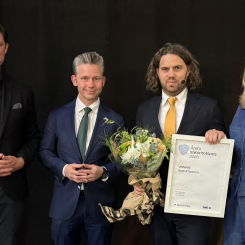 Årets säkerhetspris delades ut under Stockholm Tech Show på Kistamässan i Stockholm av försvarsminister Pål Jonson tillsammans med John Billow, chef för Nationellt cybersäkerhetscenter och Åsa Zetterberg, vd på TechSverige. Foto: TechSverige