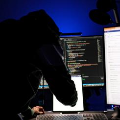 Rapporten pekar på behovet av ökade investeringar i säkerhetslösningar anpassade för AI. Foto: boitumelo/unsplash