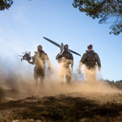 Ukrainska och svenska drönaroperatörer vid övningsmoment under Aurora 26 Foto: Försvarsmakten