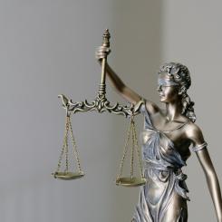 Den totala strafftiden ökade, både på årsbasis och över tid. Foto: tingey injury / unsplash
