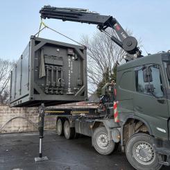 Försvarsmakten har transporterat en container med steriliseringsutrustning till Visby lasarett. Foto: Lupco Mitrevski