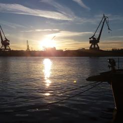 Strategiska flöden är funktioner som håller samhället igång i kris och krig, som vatten, livsmedel, hamnar och infrastruktur. I Västra Götaland är fokus att säkra dessa flöden. Foto: Västgöten/Wikimedia Commons/https://commons.wikimedia.org/wiki/File:G%C3%B6teborgs_hamn_01.jpg