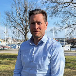 – Många företag, särskilt små och medelstora, har begränsade resurser och förmåga att möta ökade säkerhetskrav och hot. De saknar även en tydlig överblick över sin faktiska säkerhetsnivå, som enkelt kan förstås av hela organisationen., säger Magnus Blomberg, CTO på Nordlo.