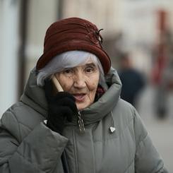 Förslaget innebär att operatörer ska kunna blockera misstänkta samtal och meddelanden innan de når mottagaren. Foto: Maxim Tolchinskiy/Unsplash